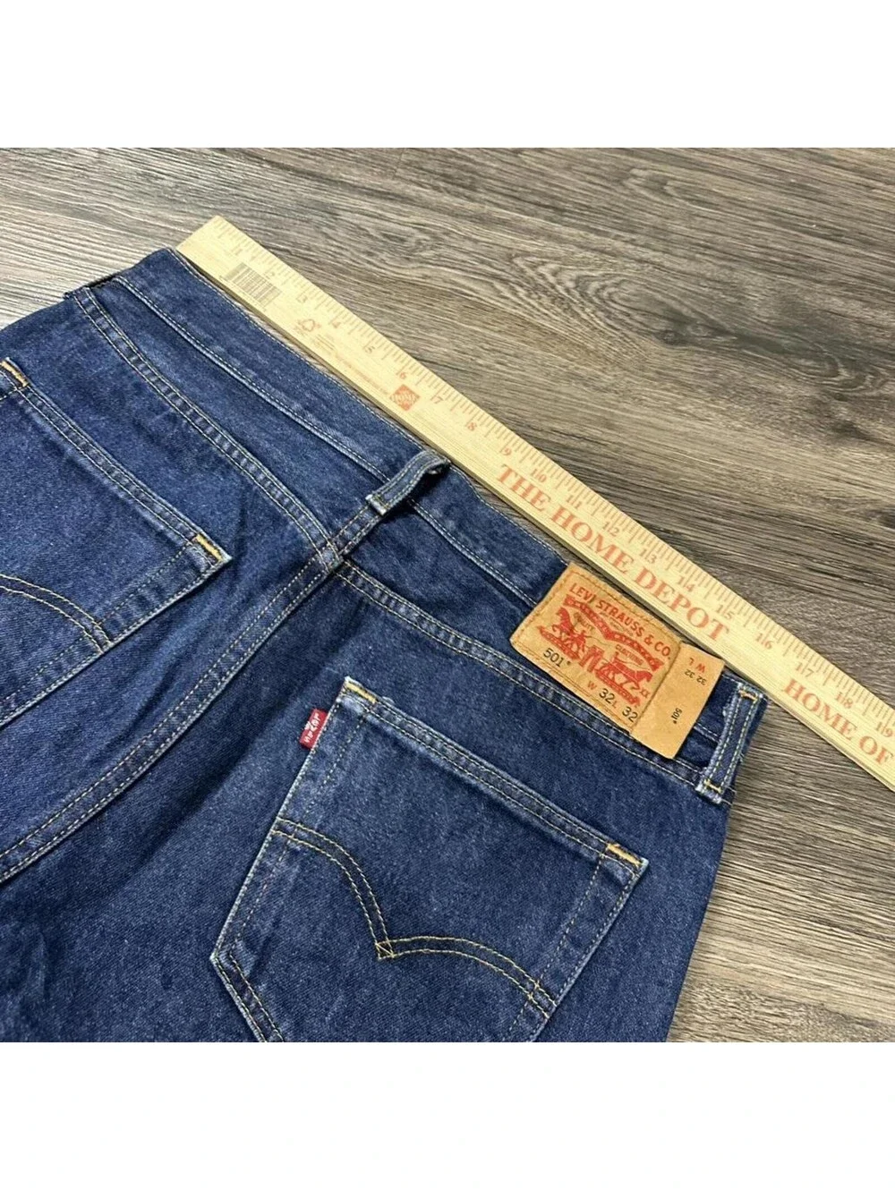 Vintage Levi’s 501 dark blue denim jeans straight fit button fly 32x31